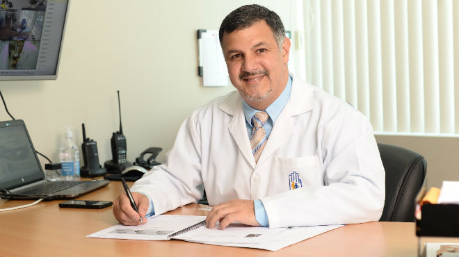 Luis Calle, director m�dico de esta casa de Salud.