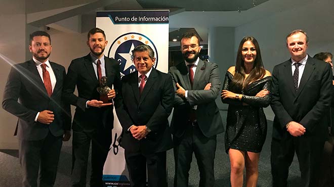 Santiago Castro, gerente general de Uniteco, Daniel Soto, director legal de DS Legal Group, Washington Ladines, presidente del Colegio Mdico del Guayas, Juan Pablo Nez, accionista principal de Uniteco, Irene Torres, responsable comercial de Uniteco en la Regin Sur, y Vicente Fernndez Tardn, director para Latinoamrica de Uniteco.