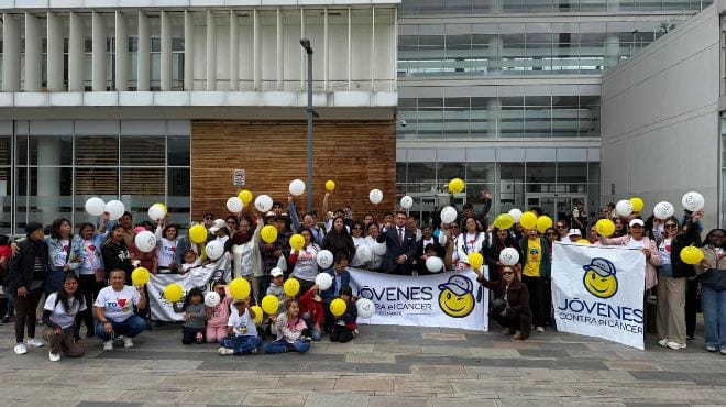 Representantes de pacientes frente a la Plataforma Gubernamental.
