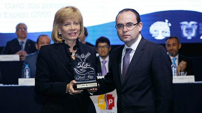 Elizabeth Chvez, hija de Jaime Edmundo Chvez Estrella, y Manolo Rodas, presidente del Consejo Directivo del IESS.