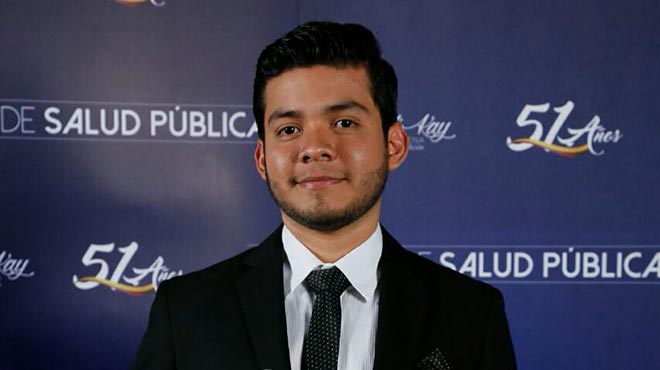 Fernando Acosta, estudiante de la Universidad de Guayaquil, mejor puntuado en el examen de acreditacin profesional de Medicina.