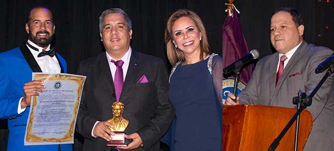 Juan Carlos Estrada, Camilo Salinas Ochoa, gobernador de la provincia de Los Ros, y Luisa Delgadillo; Ernesto Carrasco, presidente CMG.