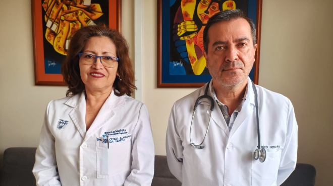 Mercedes Almagro, presidenta de la ASOMED, Diego Martnez, coordinador general acadmico del curso.