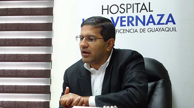 Adri�n Huerta, gerente del Hospital Luis Vernaza.