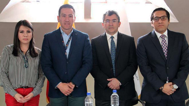 Gabriela Martnez, director nacional de planificacin y gestin estratgica del SRI, Carlos Cisneros, subsecretario nacional de promocin de Salud e Igualdad, Juan Vsconez, asesor en enfermedades crnicas de la OPS/OMS en Ecuador, y Santiago Trujillo, presidente del CILA. 