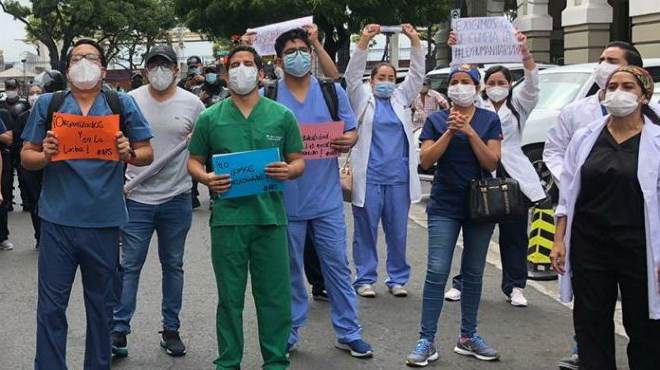 Profesionales de la salud se han manifestado en rechazo al reglamento de la Ley Humanitaria.