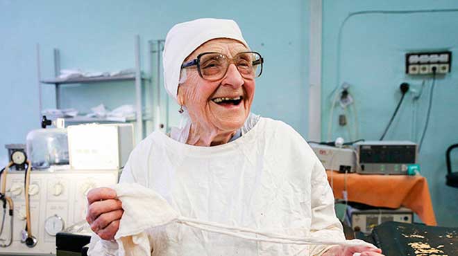 Alla Levushkina, cirujana de 89 aos.