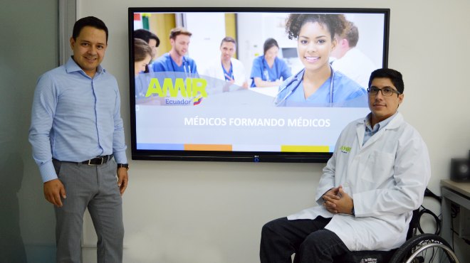 Marco Tehanga Rea, gerente general de AMIR Ecuador, y Jaime Bentez, director mdico de AMIR Ecuador.