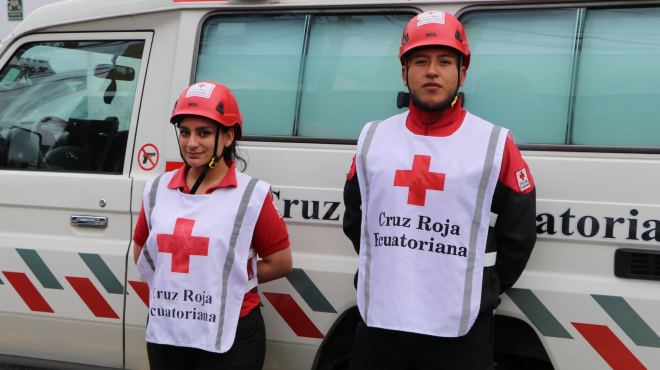 Andrea Alarc�n y Alejandro Loor, param�dicos de la Cruz Roja Ecuatoriana.