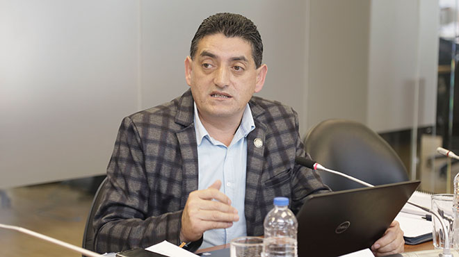 �ngel Sinmaleza, asamble�sta.