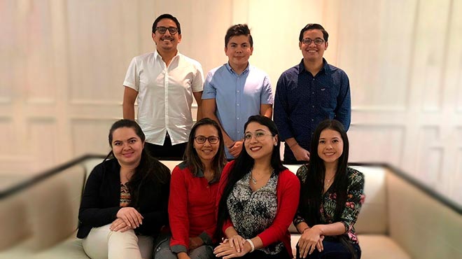 De pie: Joseph Alvarado (secretario), Guido Silva (presidente) y Jorge Guzmn (coordinador general). Sentados: Mara Auxiliadora Carrin (miembro fundador), Dmaris Troya (mimbro fundador), Shirley Gallegos (tesorera) y Vernica Coello (vicepresidenta).