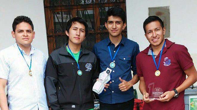 Bryan Plazarte, Fidel Mena, Esteban Viteri y Fernando Arias, estudiantes de la UTE.