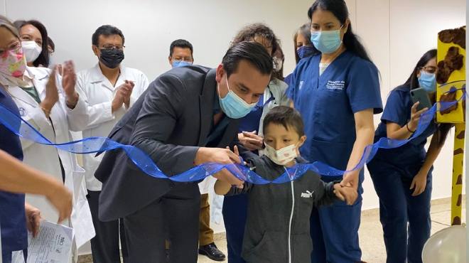 Ronald Cedeo inaugurando las reas.