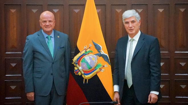 Alfredo Borrero Vega, vicepresidente de la Repblica, y Juan Pablo Uribe, director global de Salud, Nutricin y Poblacin del BM.