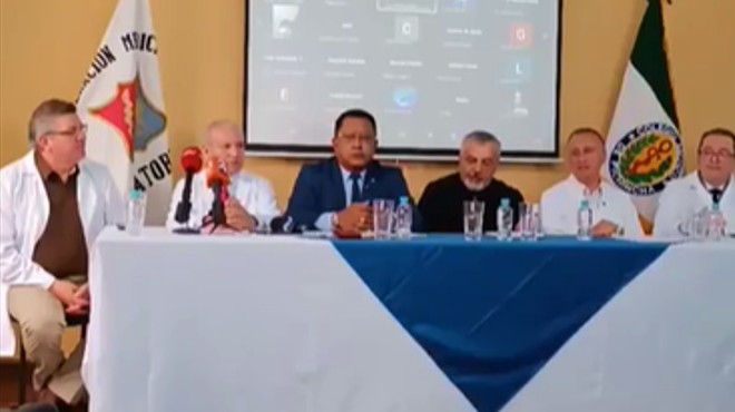 Mdicos de Pichincha en rueda de prensa.