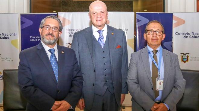 Jos� Ruales, ministro de Salud; Alfredo Borrero, vicepresidente de la Rep�blica; Jorge Alb�n Villac�s, director ejecutivo del Conasa.