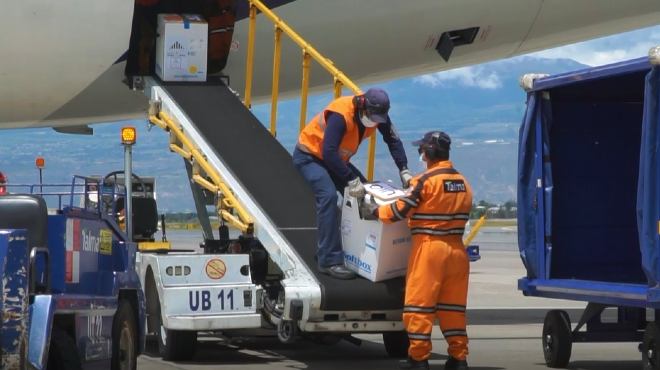 Llegada del segundo lote de vacunas a Quito.