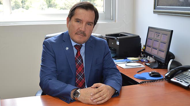Camilo F�lix, decano de la Facultad de Ciencias de la Salud �Eugenio Espejo� de la UTE