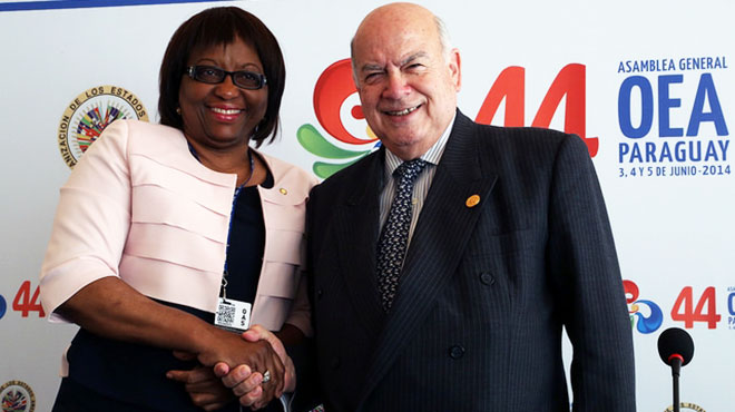 Carissa Etienne, directora de la OPS y Jos Miguel Insulza, secretario general de la OEA.