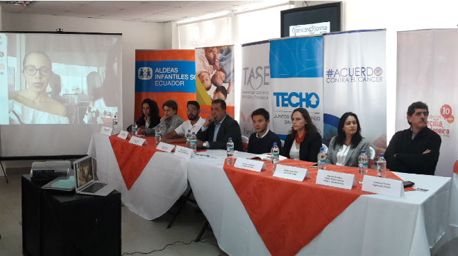 Miembros de varias organizaciones de la sociedad civil.