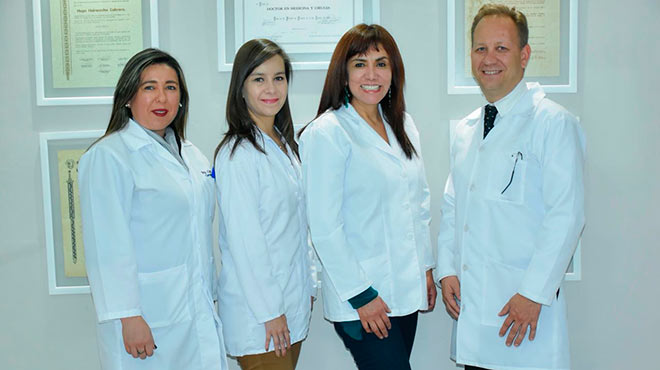 Cristina Le�n, Fernanda Molina, Mar�a de Lourdes Huiracocha Tutiv�n y Juan Carlos Sjostrand.