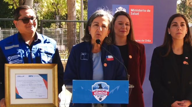 Autoridades de Chile reciben la certificación de la OMS.