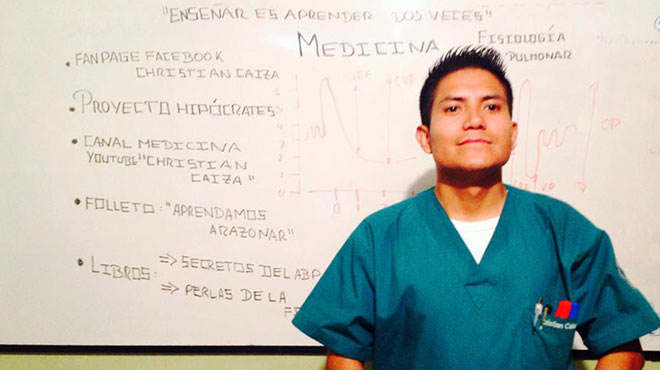 Christian Caiza, estudiante de Medicina de la PUCE.