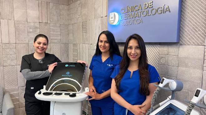 Pamela Vsquez, Carolina Soria y Mnica Moreno, especialistas de la Clnica de Dermatologa Robtica.