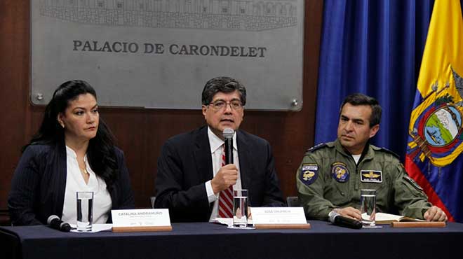 Catalina Andramuo, Jos Valencia y Alex Padilla.