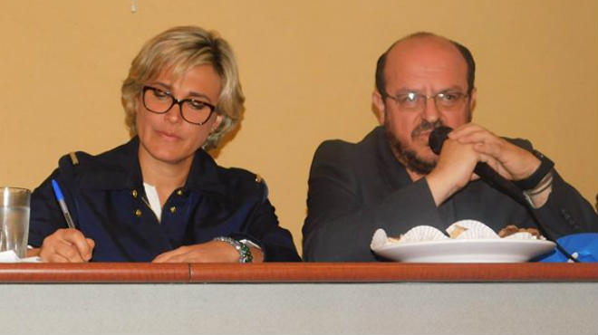 Cynthia Viteri, candidata a la Presidencia de la Repblica de Ecuador, y Santiago Carrasco, presidente del Colegio Mdico de Pichincha