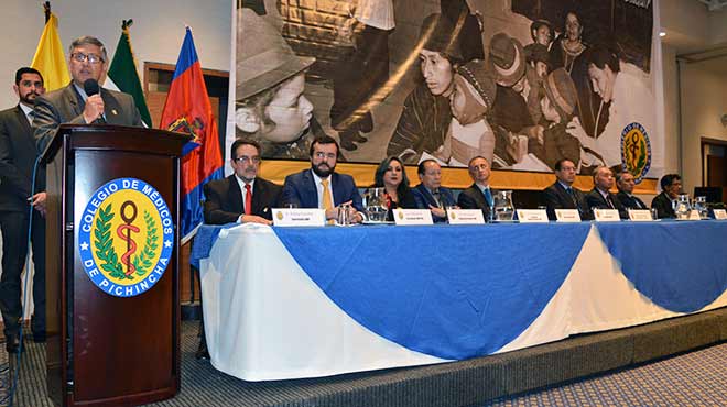 Vctor lvarez, presidente del CMP, abre la conmemoracin del Da del Mdico Ecuatoriano. 