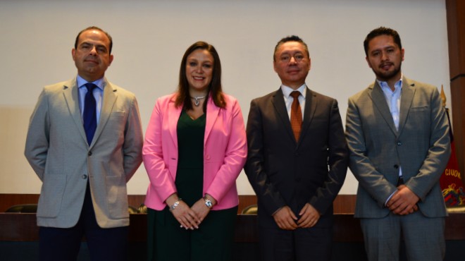 Alfonso Abdo, viceministro de Produccin, Comercio Exterior, Inversiones y Pesca; Cristina Murgueitio, directora ejecutiva de Asedim; Carlos Echeverra, director ejecutivo del SAE; Dennis Flores, Coordinador Zonal 9 de ARCSA.