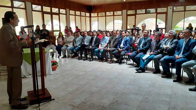 Ricardo Bueno Arvalo, director provincial del IESS, expone la importancia de la implementacin de los dispensarios anexos.