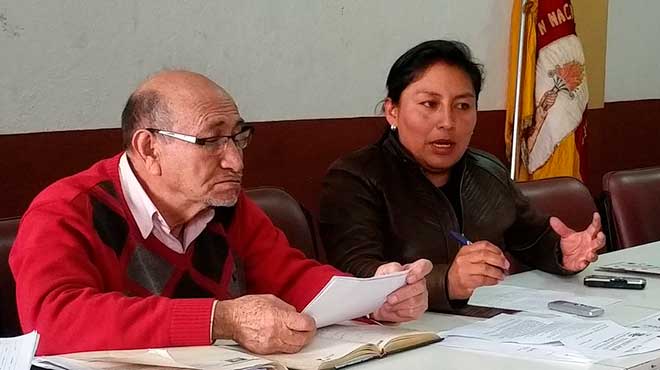Marco Auquilla y Elsa Narvez, Federacin nica de Afiliados al Seguro Social Campesino, filial del Azuay.