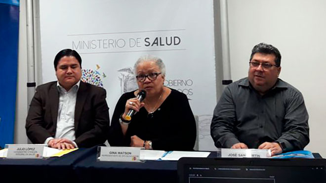 Julio Lpez, viceministro de Atencin Integral en Salud, Gina Watson, representante de la OPS/OMS en Ecuador, y Jos Luis San Martn, asesor regional en arbovirosis.
