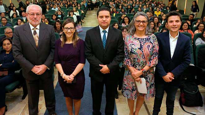 Sixto Cuesta (SOLCA), Vernica Espinosa (MSP), Daniel Simancas (UTE), Cecilia Falcon (Conasa), y Wilson Merino (Acuerdo Contra el Cncer).