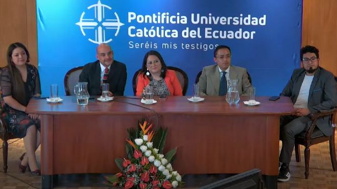 Ruth Jimbo Sotomayor, decana Facultad de Medicina de la PUCE; lvaro Maldonado, director ejecutivo de Industria Farmacutica de Investigacin (IFI); Sofa Cabrera Espn, docente e investigadora de la Escuela Superior Politcnica del Litoral (ESPOL); Daniel Rodrguez Villafuerte, editor de la Revista Mdica Vozandes; Jonathan Veletanga, comunicador y periodista cientfico en Edicin Mdica.