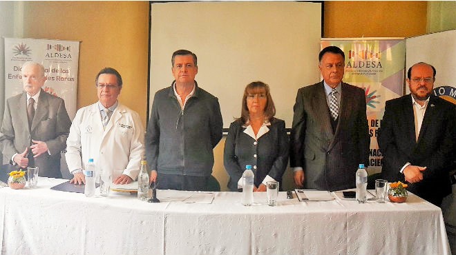 Autoridades presentes en la firma del convenio.