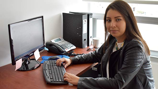 Erika Muoz, tcnica de Laboratorio de Cenbio.