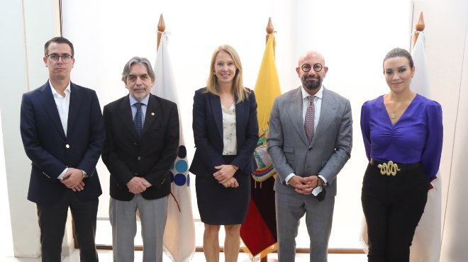 Comitiva de la FDA en visita a la ARCSA.