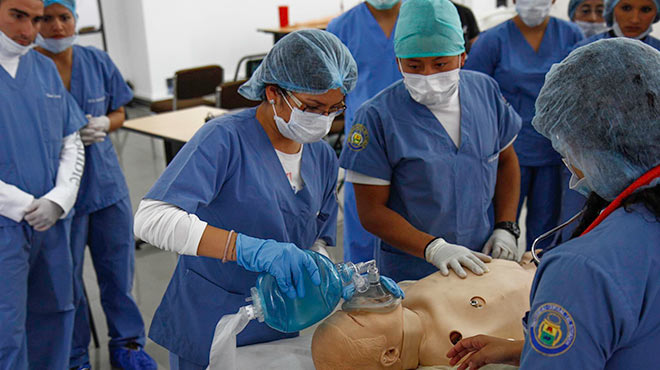 Estudiantes de la Facultad de Medicina de la Universidad Central.