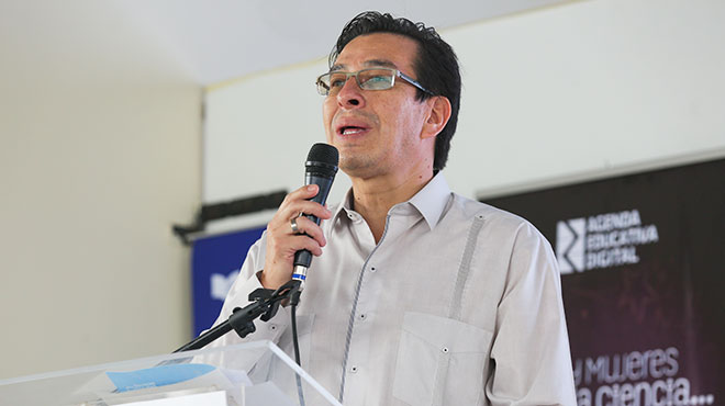 Fander Falcon, ministro de Educacin.