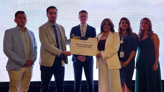 Representantes del Hospital Carlos Andrade Marn.