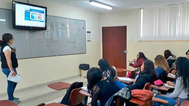 Estudiantes de la carrera de Bioqumica y Farmacia de la UTPL