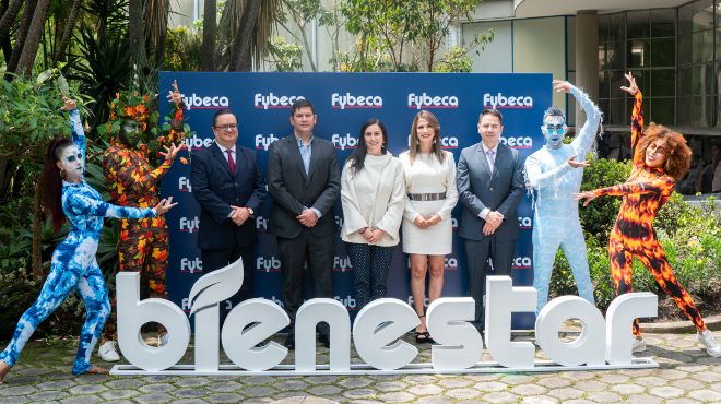 Juan Francisco Salvador, gerente de Riesgos Legal y Asuntos Pblicos de Corporacin GPF, Alejandro Vargas, director comercial de Corporacin GPF, Carla Muirragui, viceministra de Produccin e Industrias, Karem Silva, gerente de Retail de Bienestar y Consumo de Corporacin GPF y Xavier Larreategui, gerente general de Fakulti.