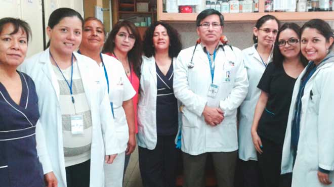 Alicia Godoy, Mara Beln Mattos, Anglica Santilln, Miriam Garzn, Jannet Njera, Vctor Hugo Espn, Melissa Arvalo, Yanara Astudillo y Gabriela Muoz, del servicio de Gentica del HCAM.