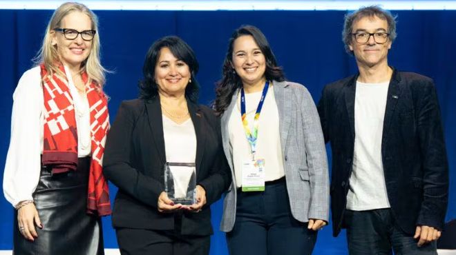 La oncóloga ecuatoriana recibe el primer premio ESMO Oncóloga del Año.