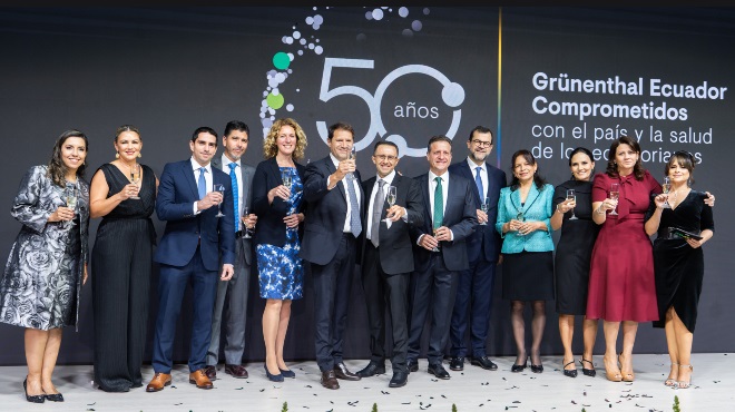 Representantes de Grünenthal Ecuatoriana.