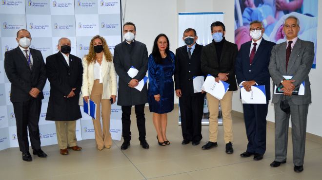 Autoridades que inauguraron el I Congreso Internacional de Bio�tica del HQSUR.