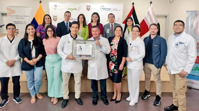 Pesonal del HEP reciben la certificacin.